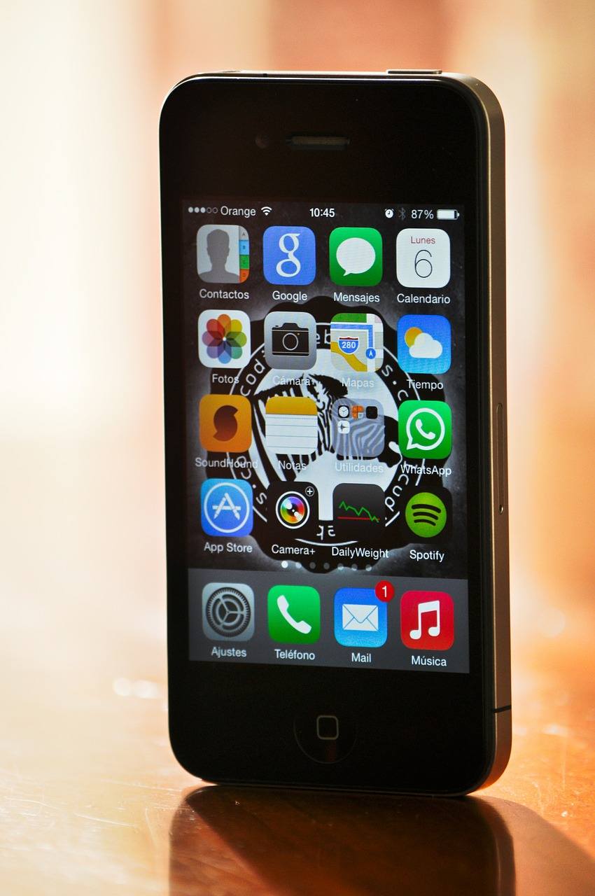 zdjęcie ekranu telefonu z ikonkami aplikacji